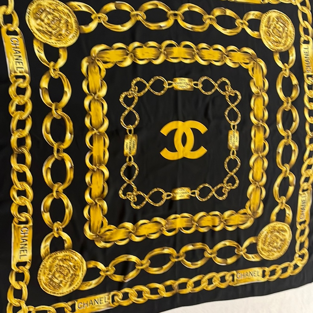 Chanel Chain Vintage scarf